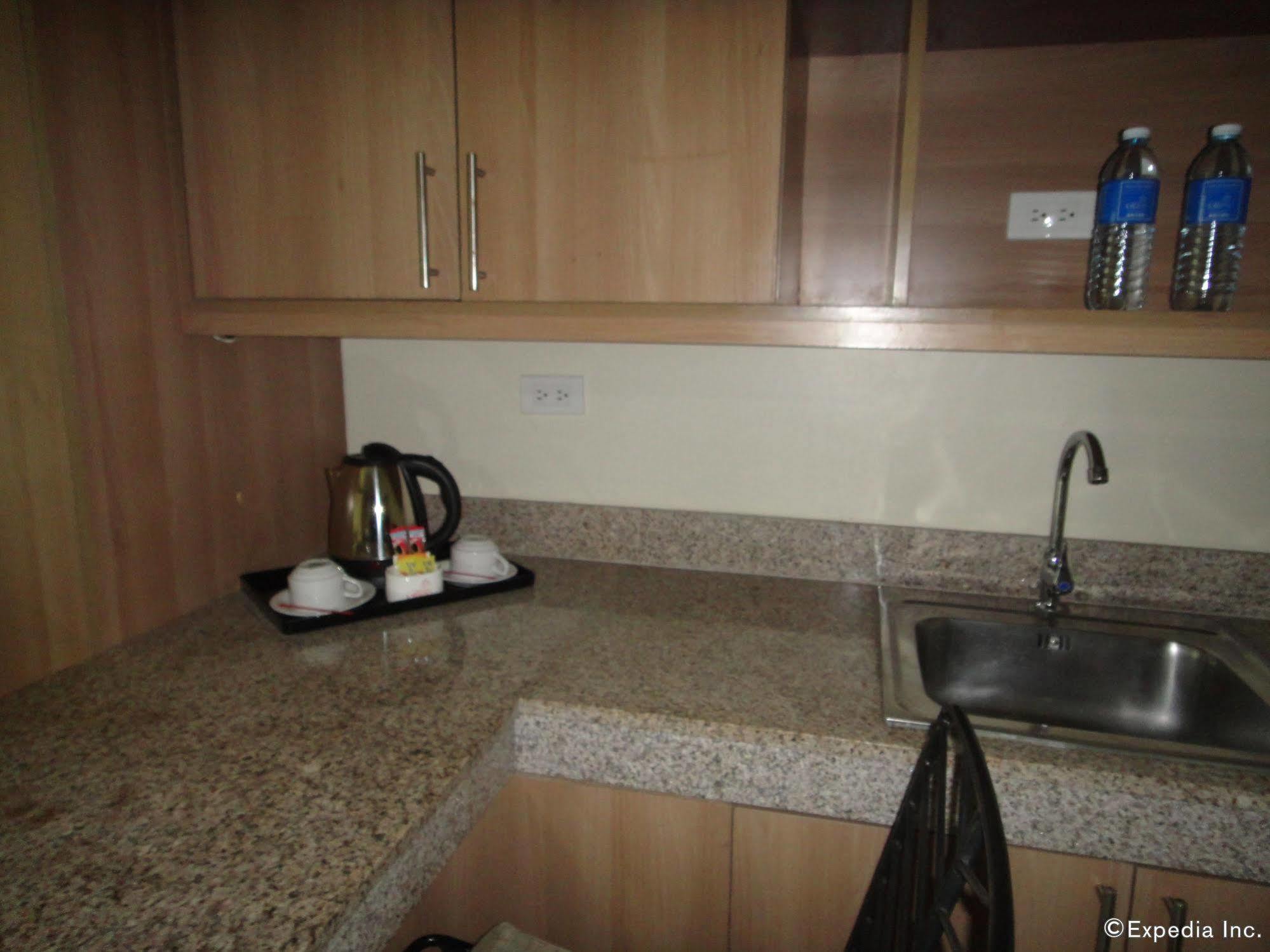 City Suites Ramos Tower Cebu Zewnętrze zdjęcie