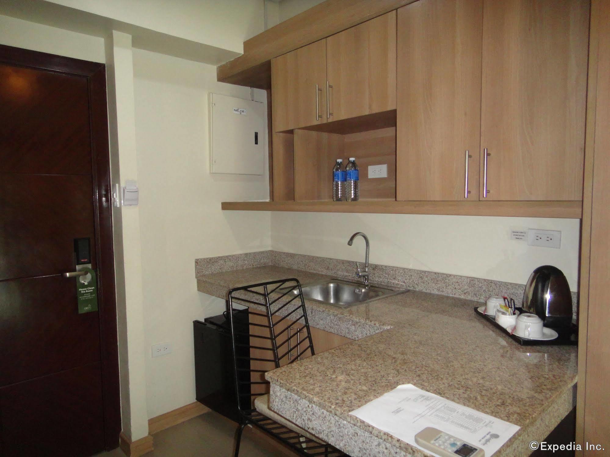 City Suites Ramos Tower Cebu Zewnętrze zdjęcie