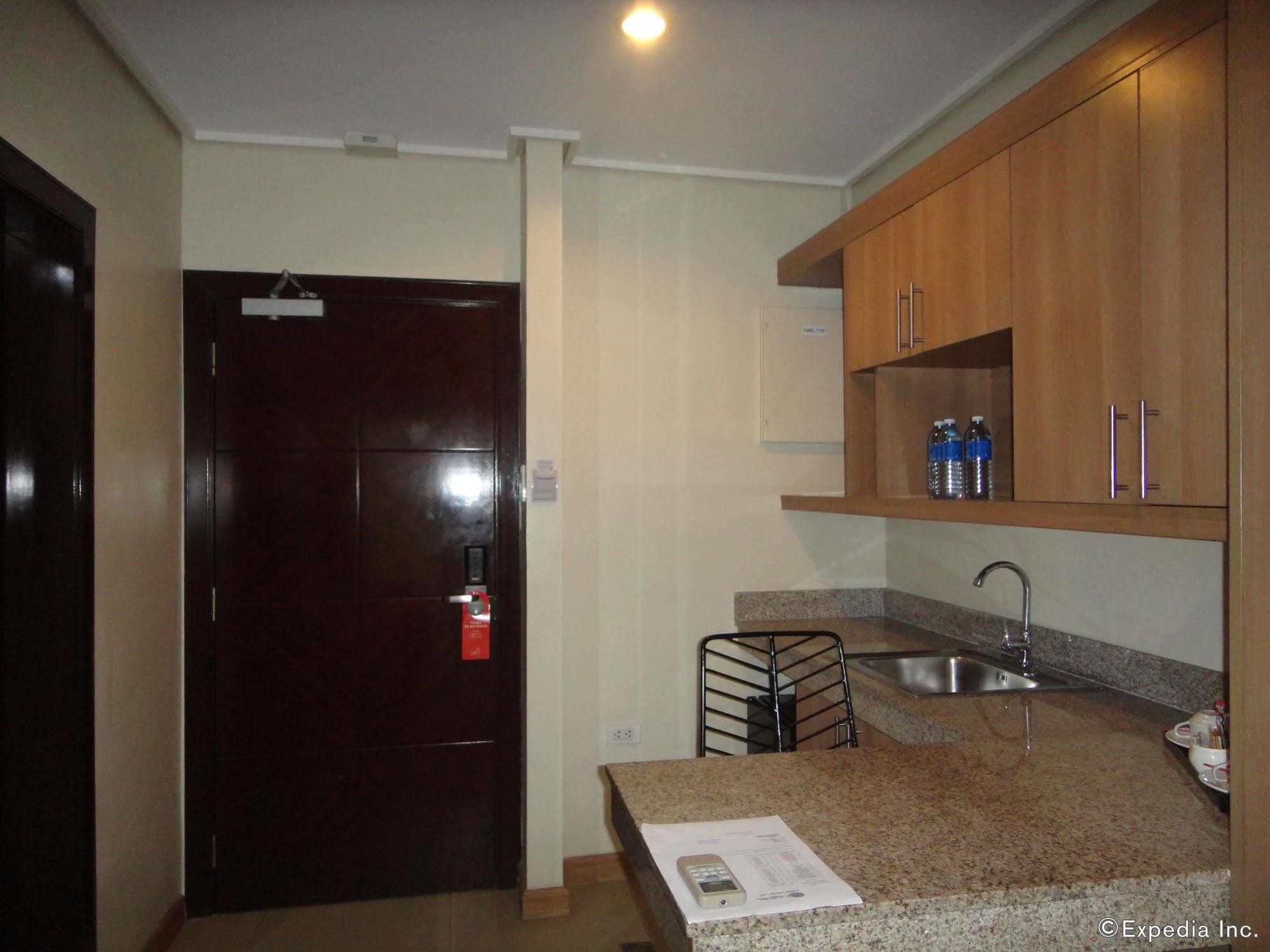 City Suites Ramos Tower Cebu Zewnętrze zdjęcie